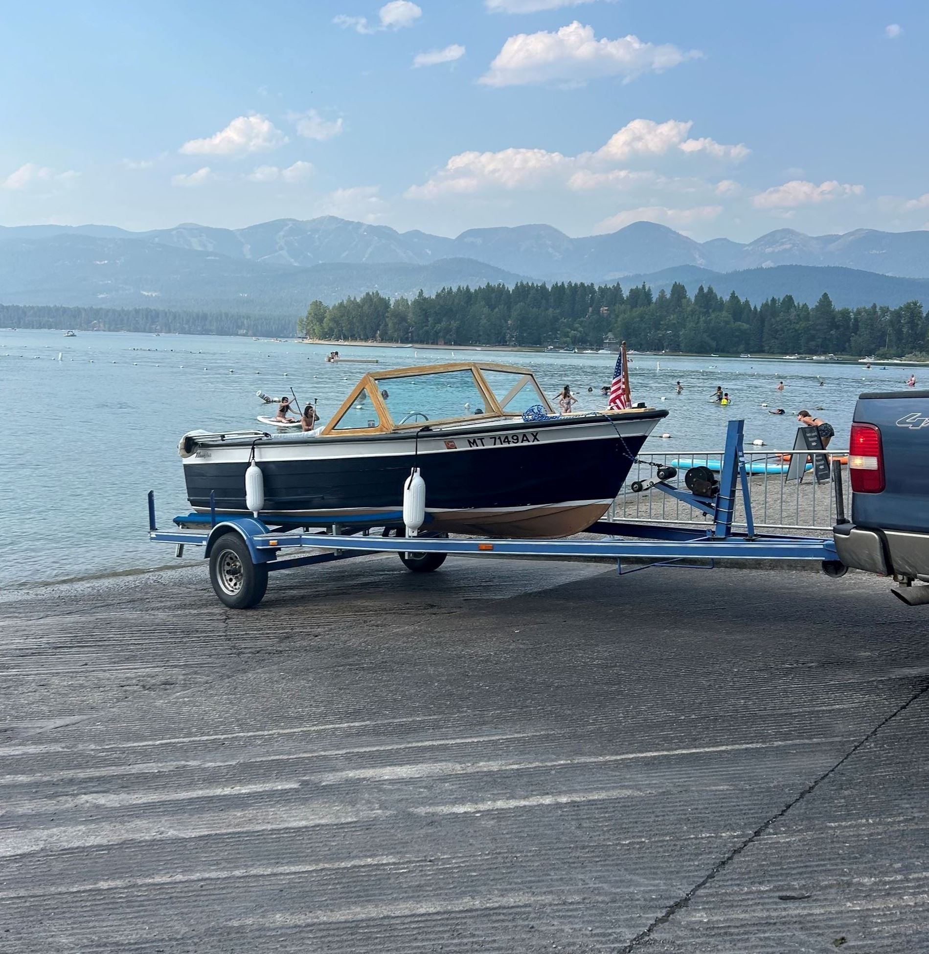 Boat leaving City Beach 